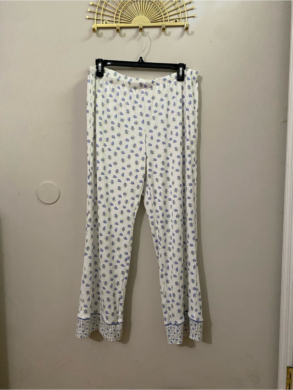 Como Sleep Cream and Lavender Floral Pajama Set - Picture 6 of 8